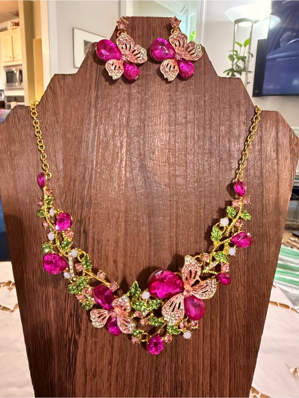eye candy Hot Pink Crystal Butterfly Necklace with Matching Earrings